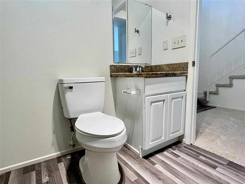 430 4th St Se #1 - Photo 3 of 10