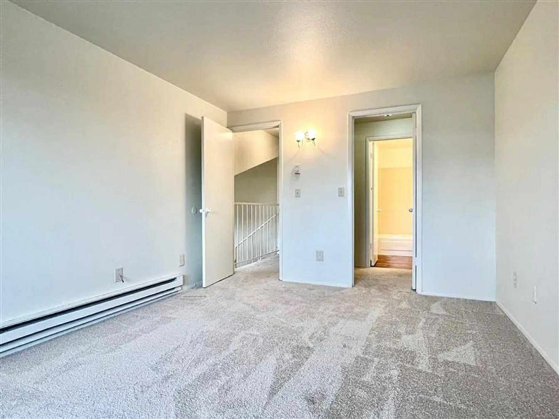 430 4th St Se #1 - Photo 5 of 10