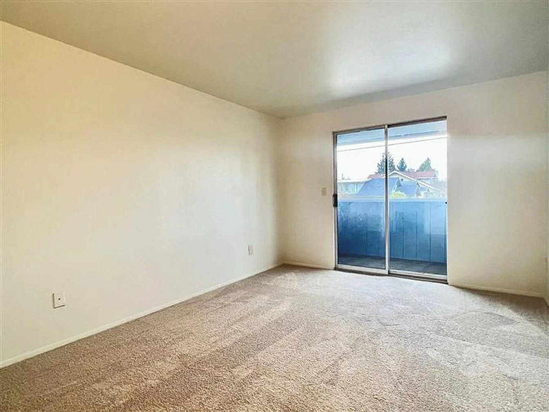 430 4th St Se #1 - Photo 6 of 10