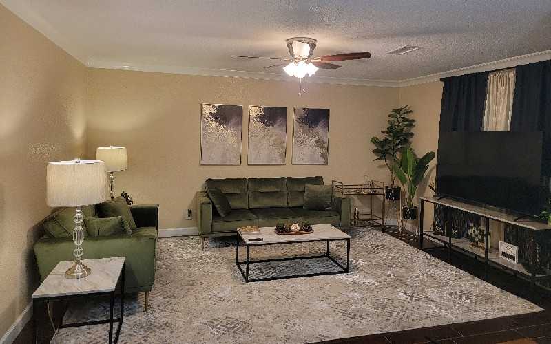 1806 8th St - Photo 2 of 11