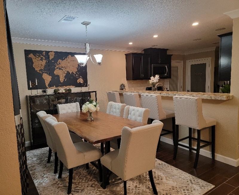 1806 8th St - Photo 3 of 11