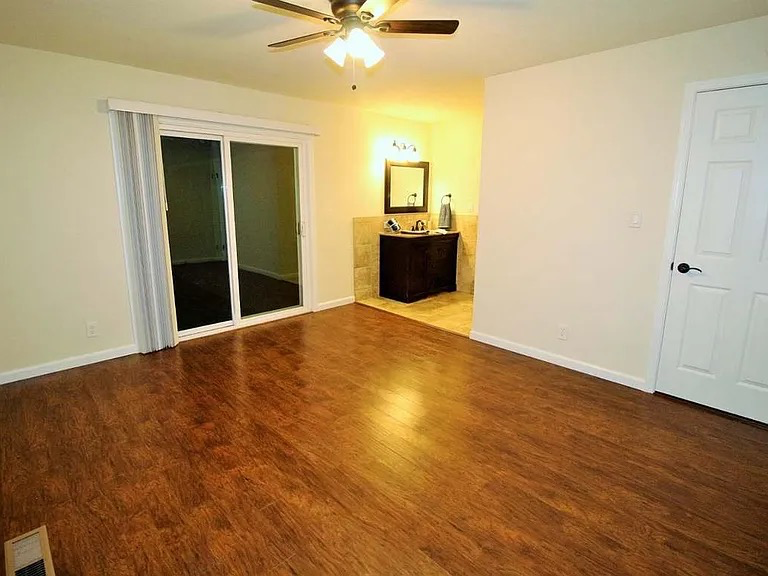 464 E Magill Ave - Photo 3 of 8