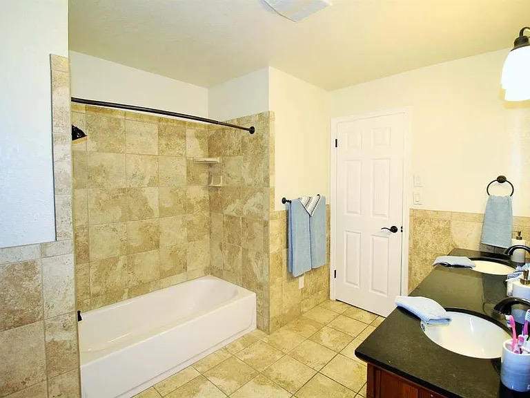 464 E Magill Ave - Photo 5 of 8