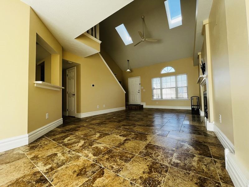 9240 Crossing Dr - Photo 3 of 18