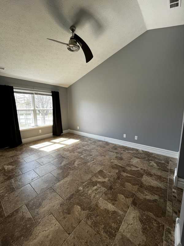 9240 Crossing Dr - Photo 7 of 18