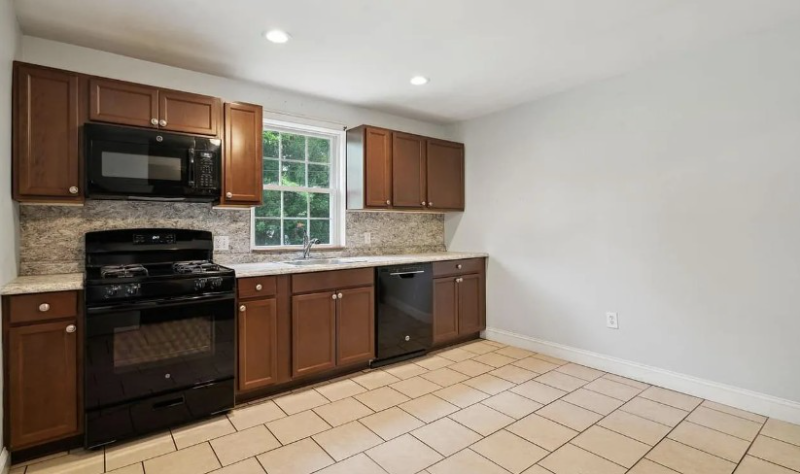 309 Chestnut St - Photo 4 of 10