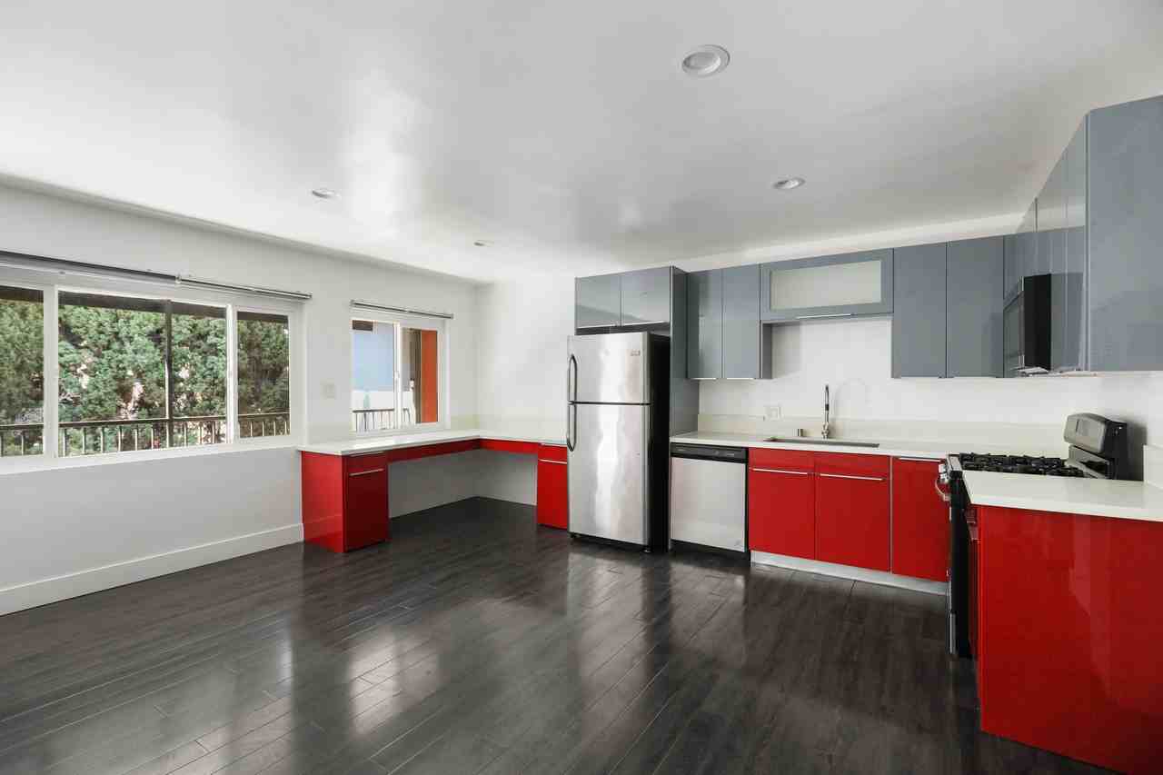 1321 W 36th Pl #2 - Photo 4 of 19