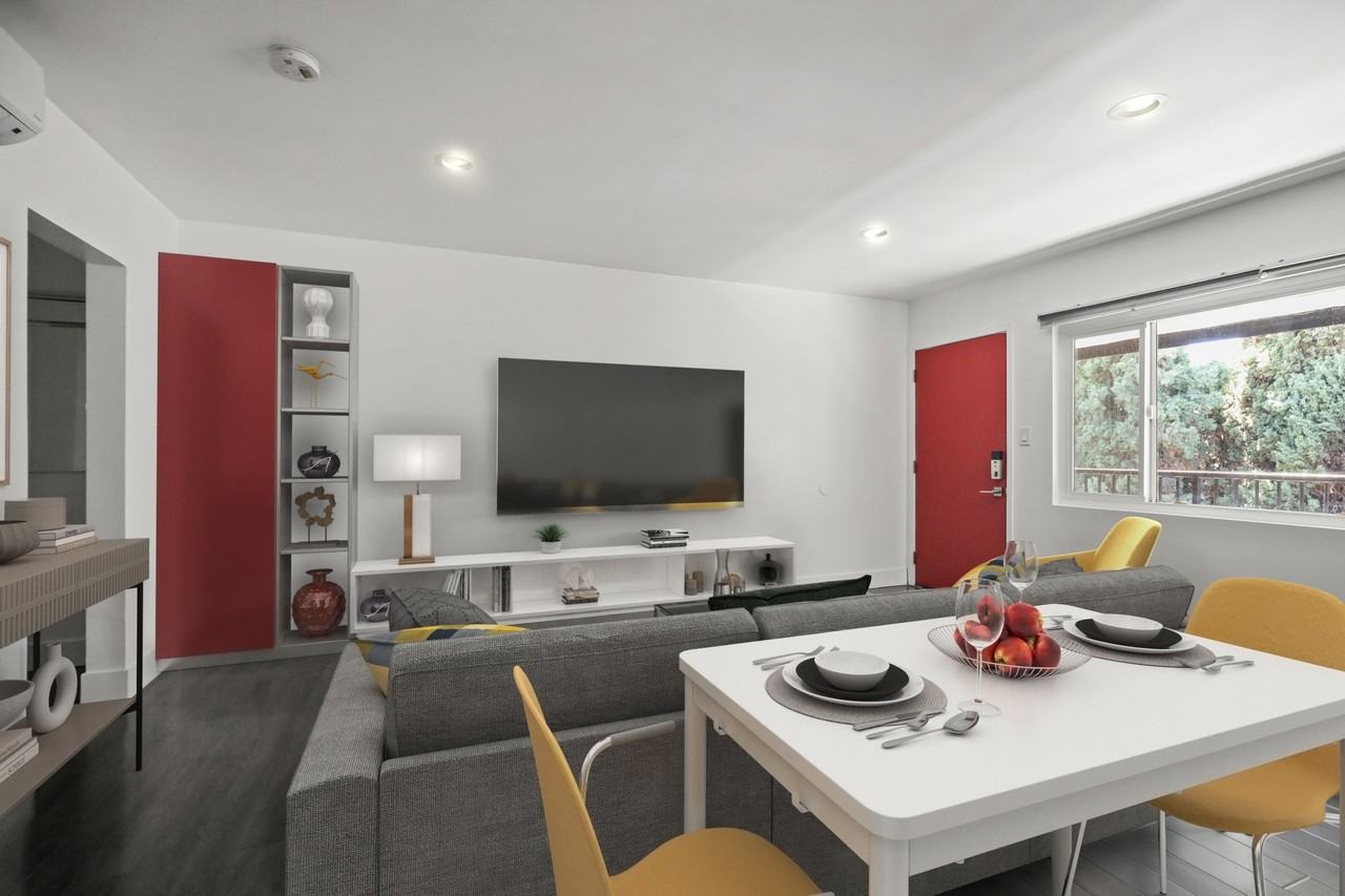 1321 W 36th Pl #2 - Photo 6 of 19