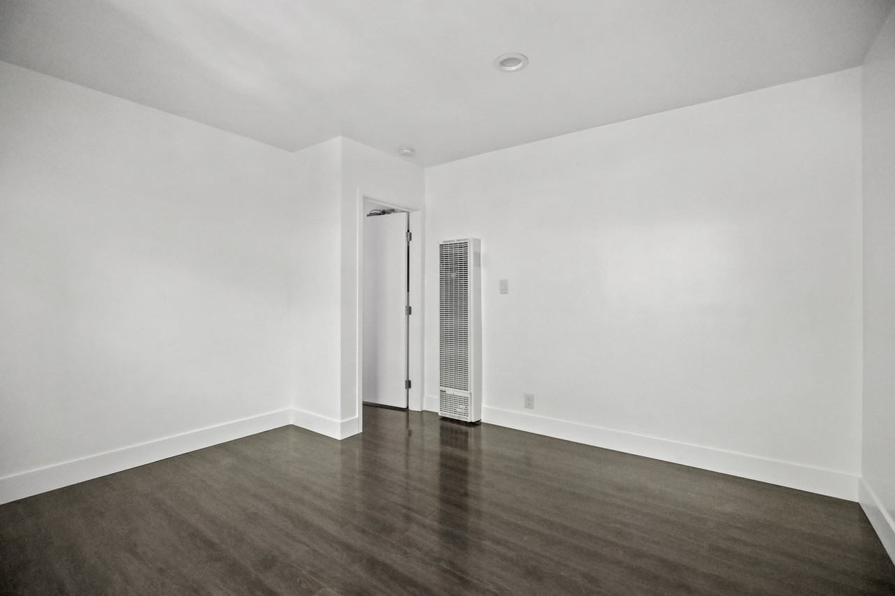 1321 W 36th Pl #2 - Photo 7 of 19