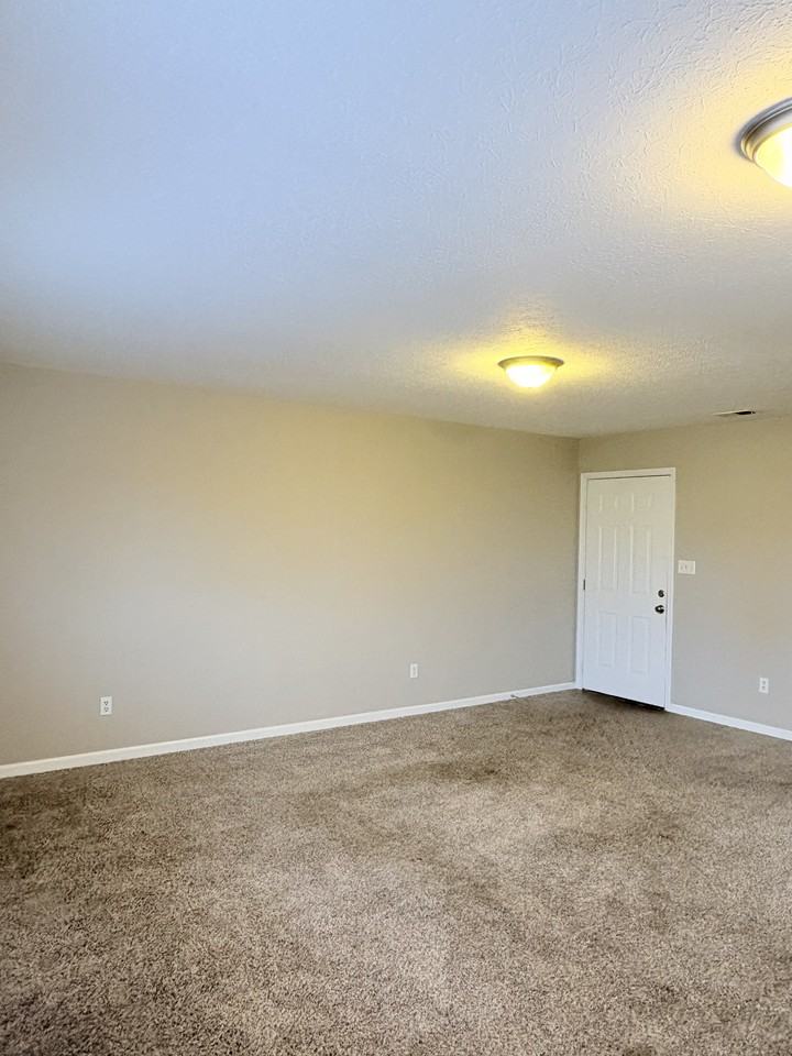 2055 Stonehenge Ave #C - Photo 2 of 12