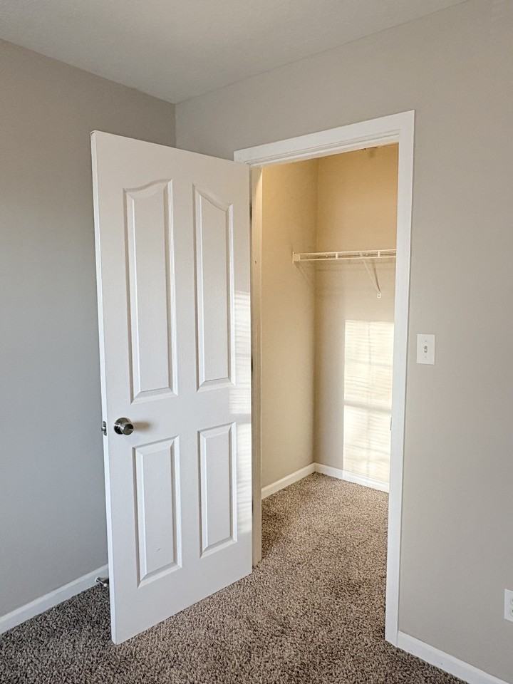 2055 Stonehenge Ave #C - Photo 6 of 12