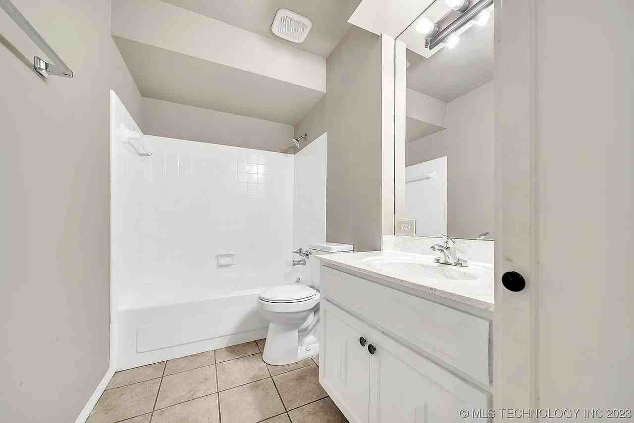 6806 S Toledo Ave #405 - Photo 7 of 16