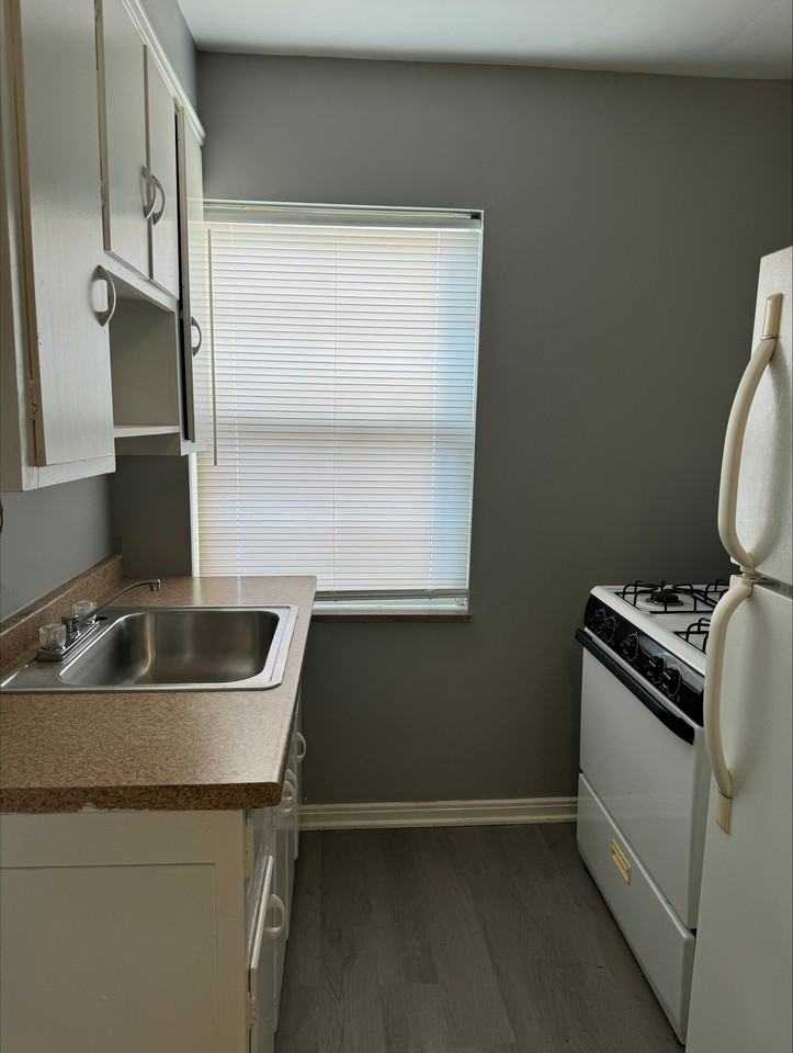 4762 N High St #A - Photo 3 of 5