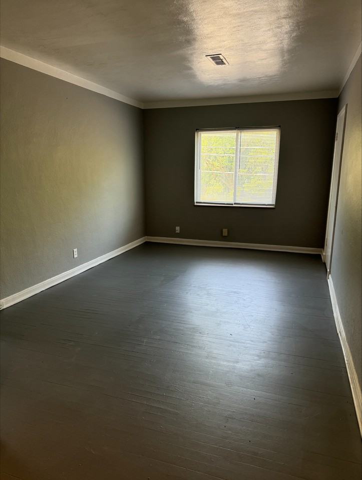 4762 N High St #A - Photo 4 of 5