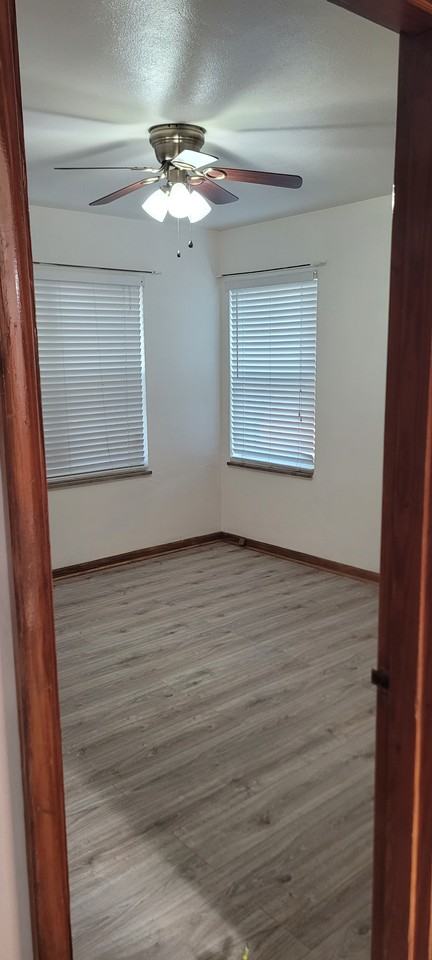 4948 Oleatha Ave - Photo 4 of 9