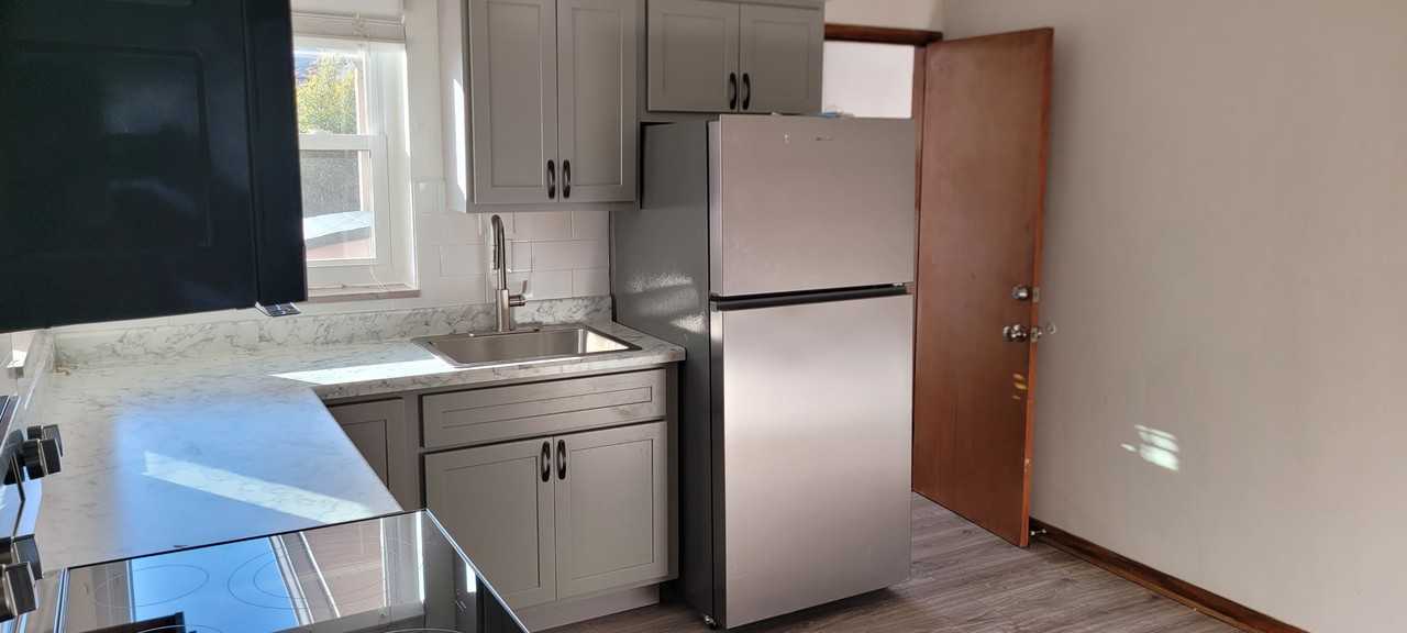 4948 Oleatha Ave - Photo 6 of 9