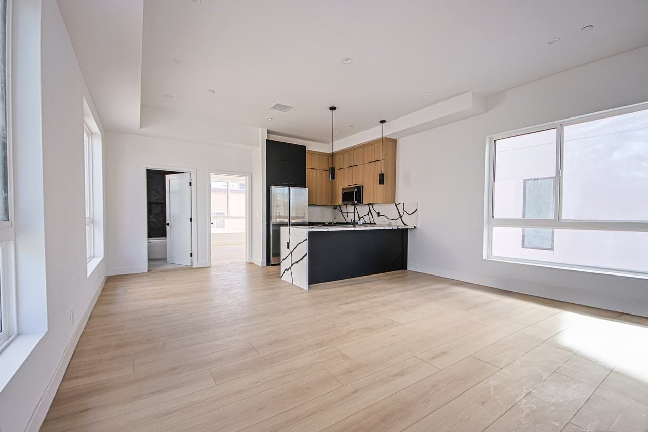 Odessa Ave #6401-1-2 - Photo 5 of 23