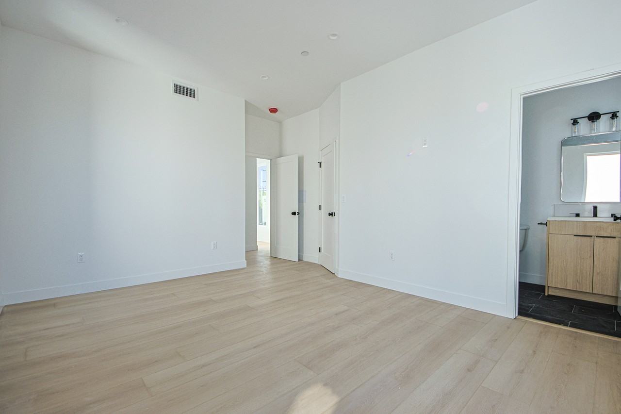 Odessa Ave #6401-1-2 - Photo 6 of 23