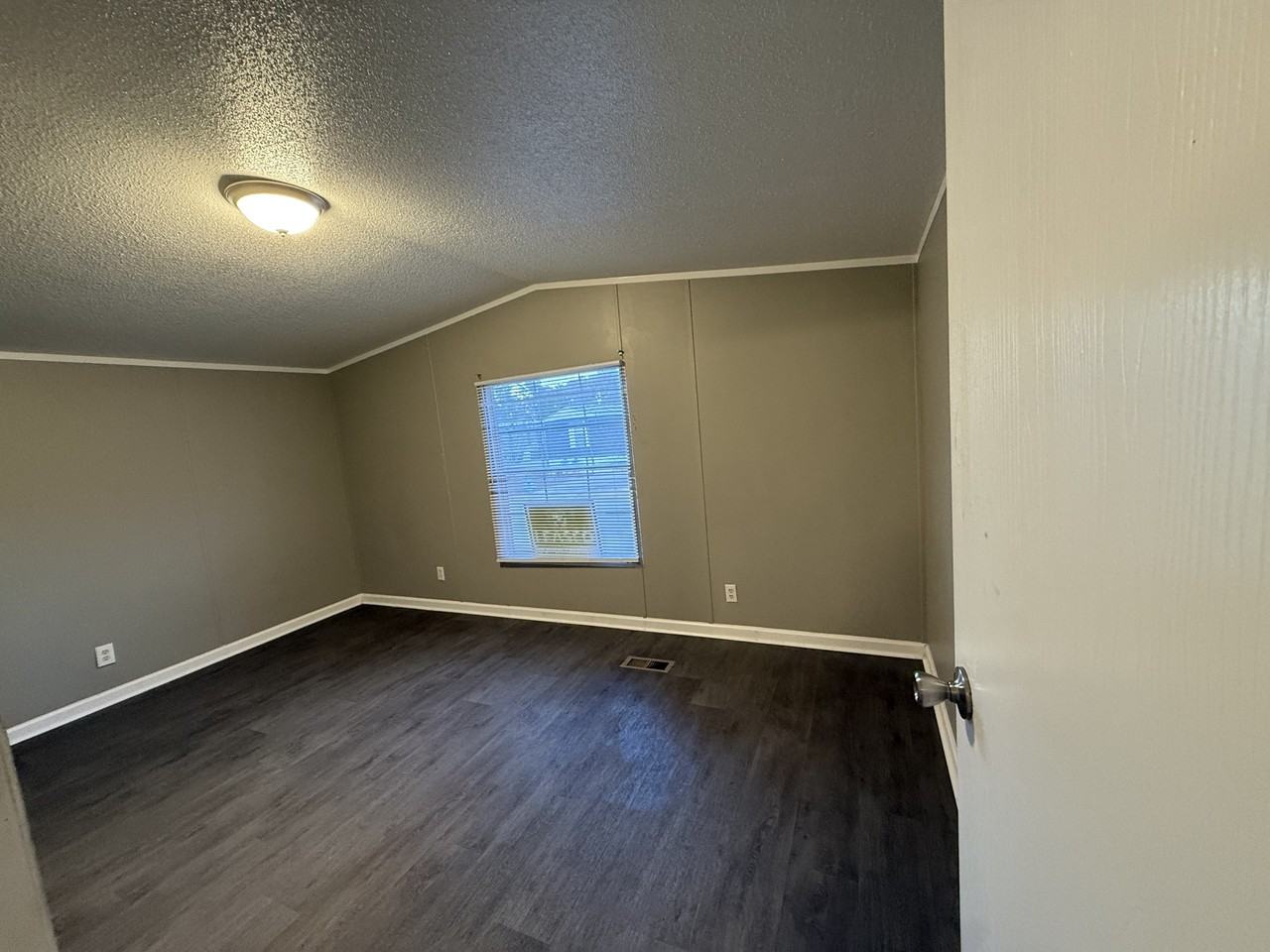 3131 S Oliver Dr #NA - Photo 4 of 9