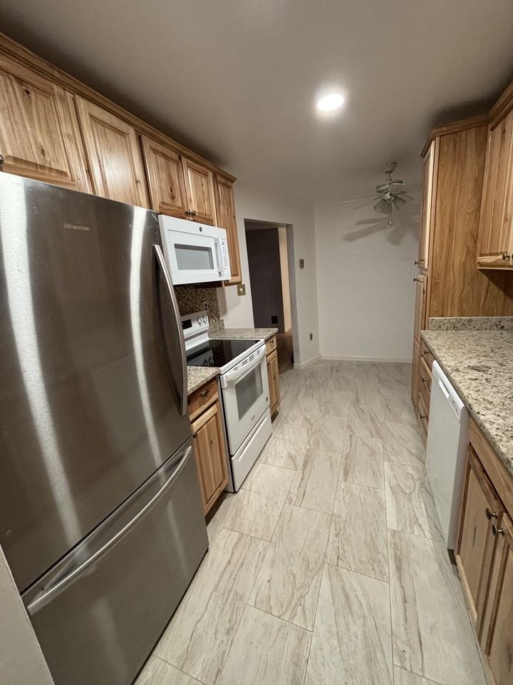 179 Amberly Dr #D - Photo 5 of 6