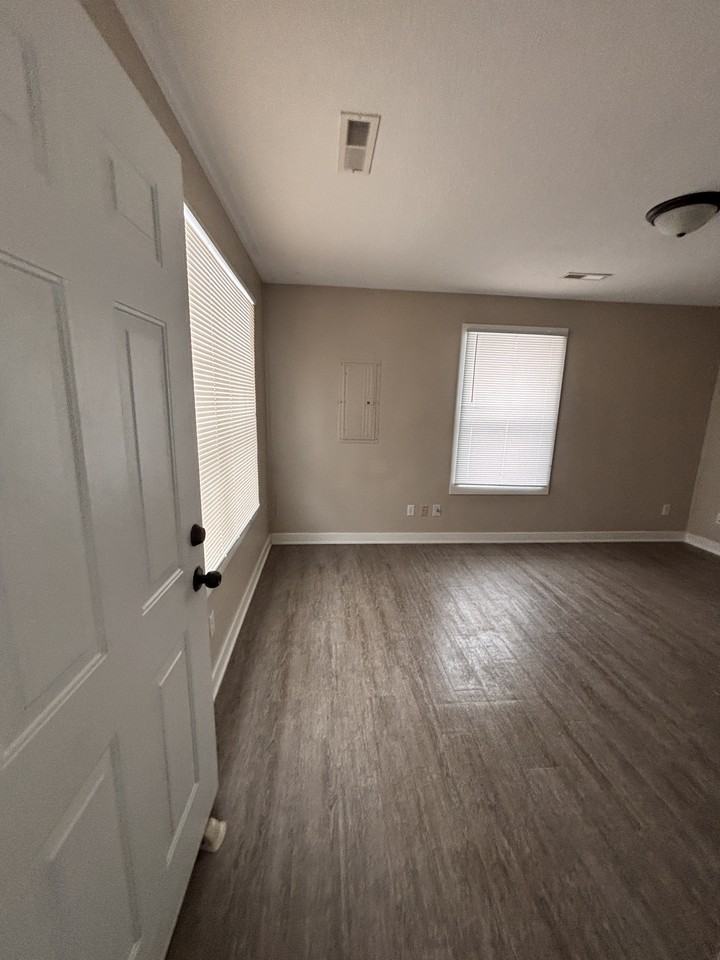 84 Curtice St E #2 - Photo 2 of 14