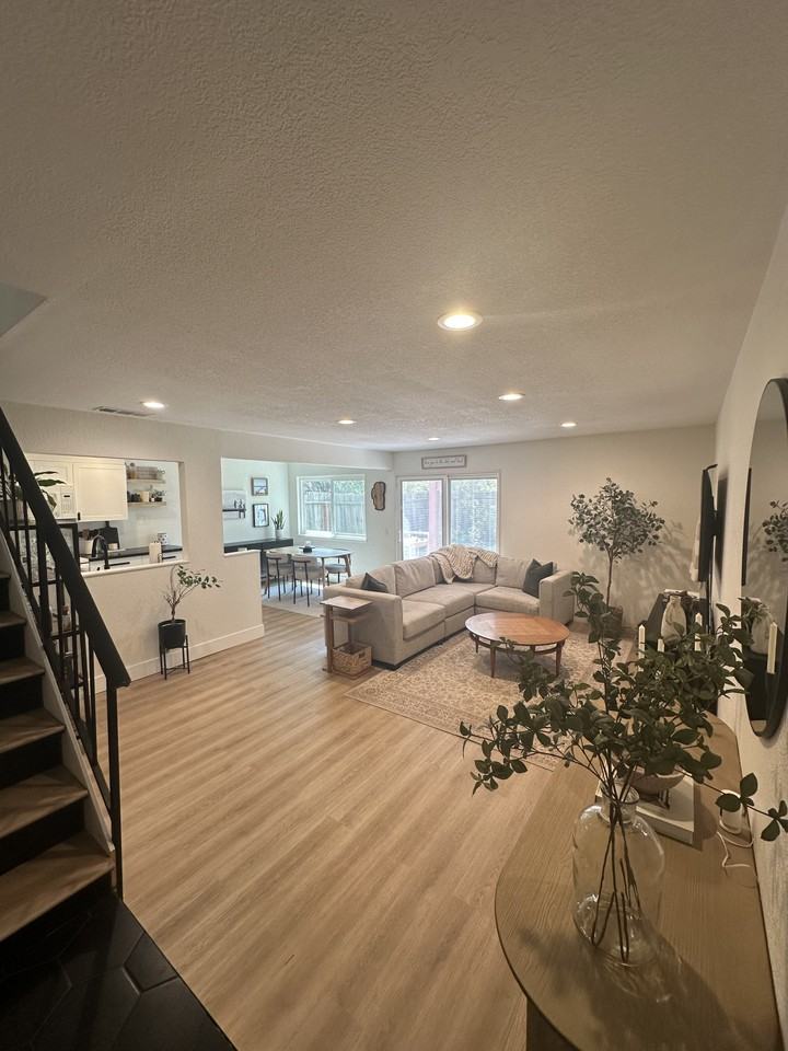 2851 Hotchkiss Ct - Photo 2 of 14