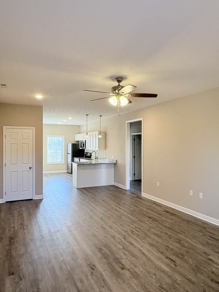 258 Spring Creek Ave #B - Photo 3 of 19