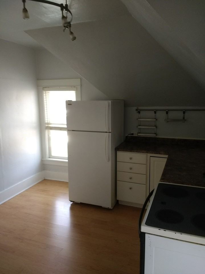 320/320 1/2 Platt Street - 320.5 #320-5 - Photo 5 of 10