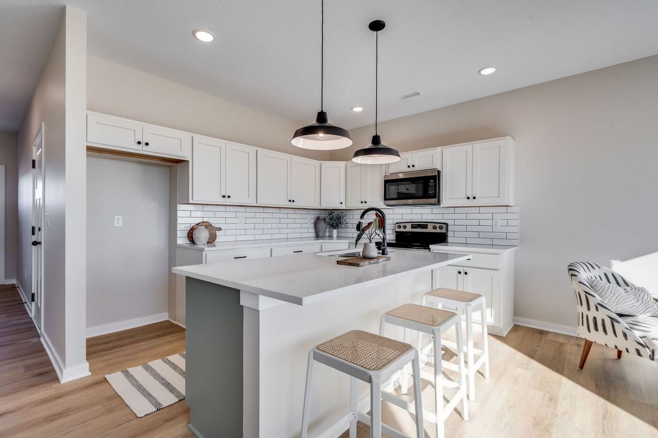 3619 W 30th St - Photo 4 of 13