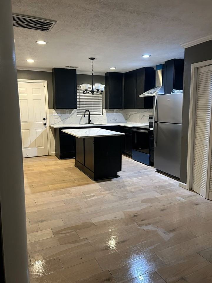 112 Scott Hill St Se - Photo 3 of 17