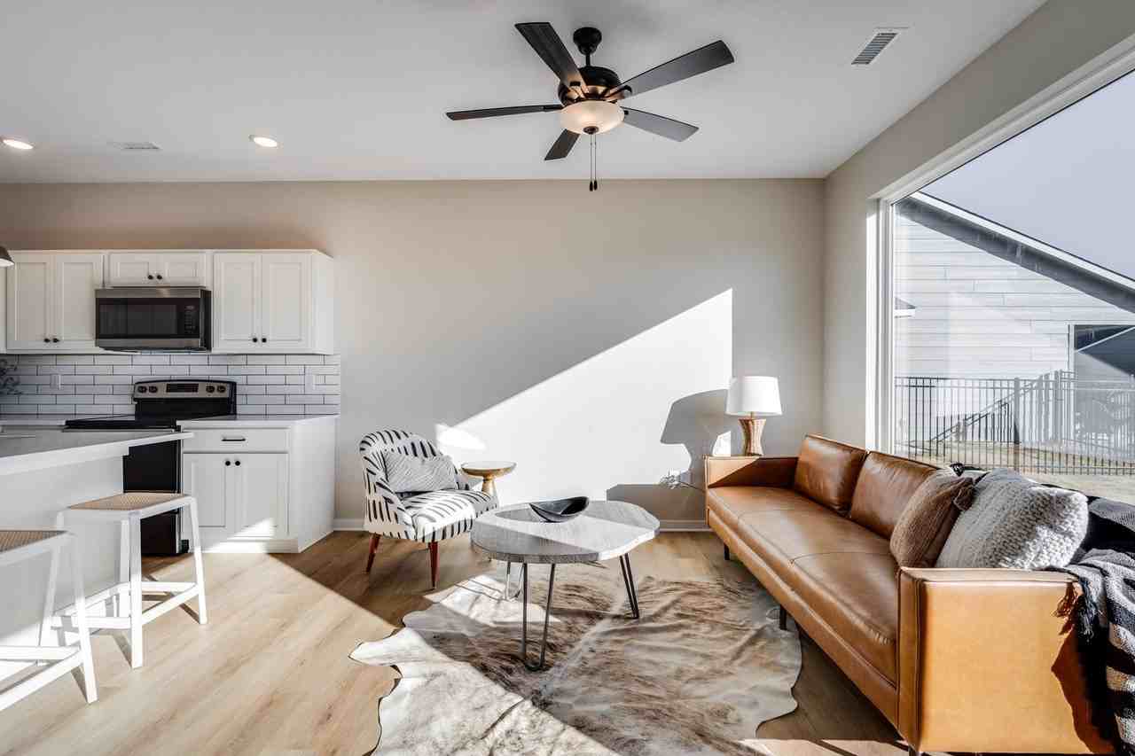 3624 E Longlake St - Photo 3 of 13