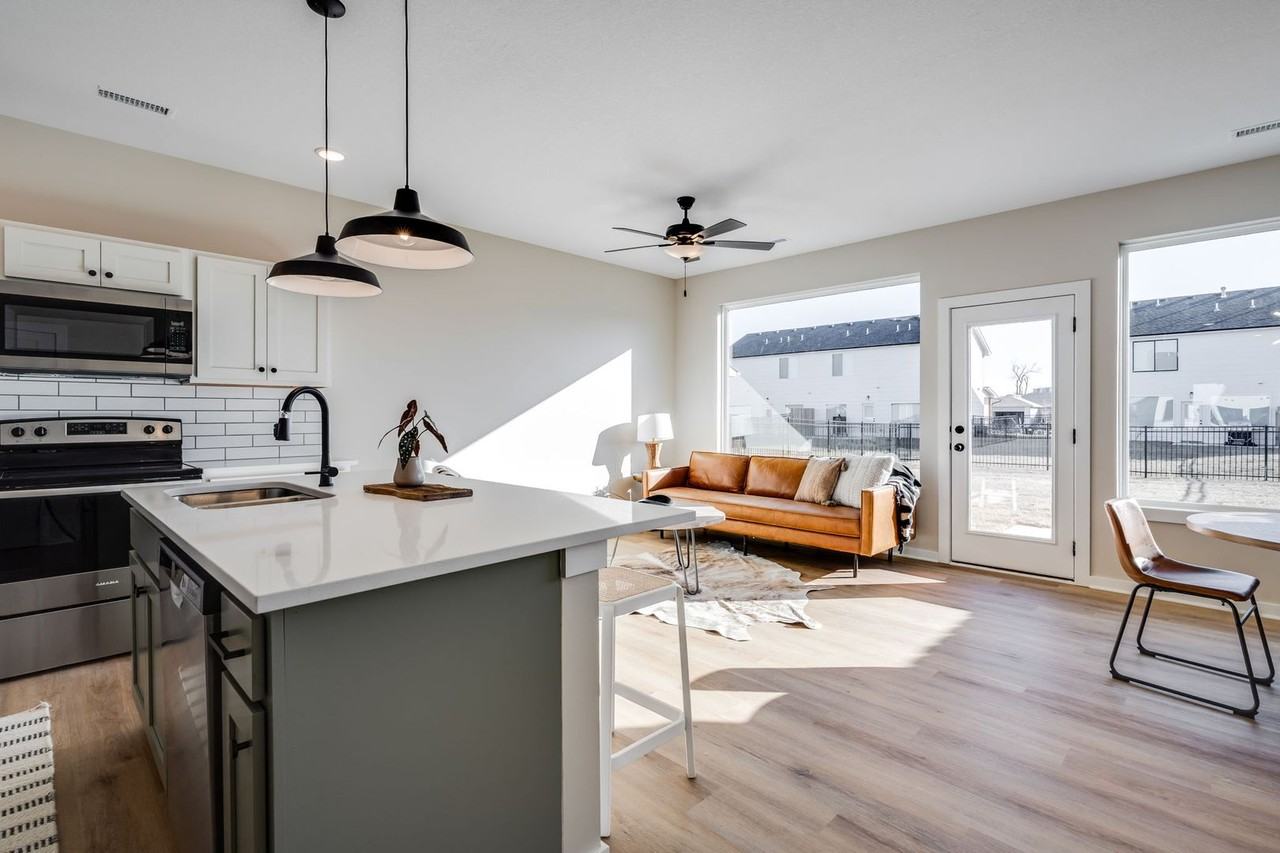 3624 E Longlake St - Photo 6 of 13