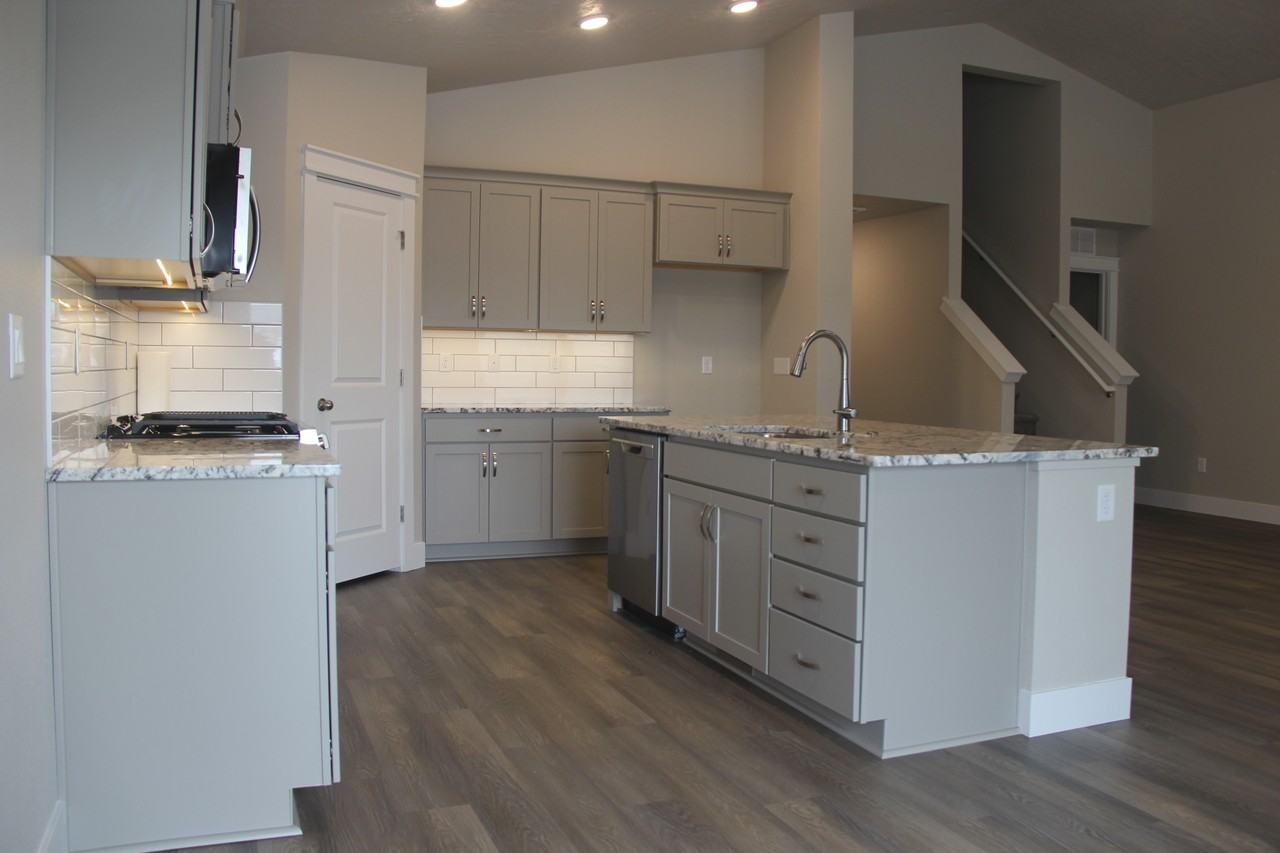 16555 Senden Ave #NA - Photo 3 of 25