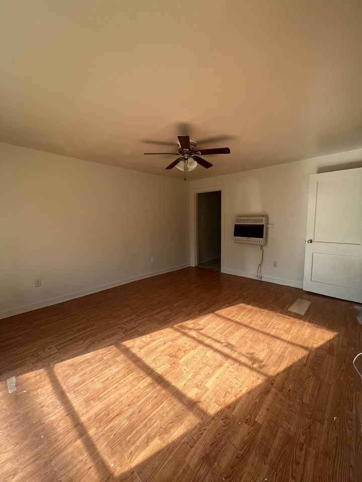 210 N Ross Ave #210 - Photo 3 of 14