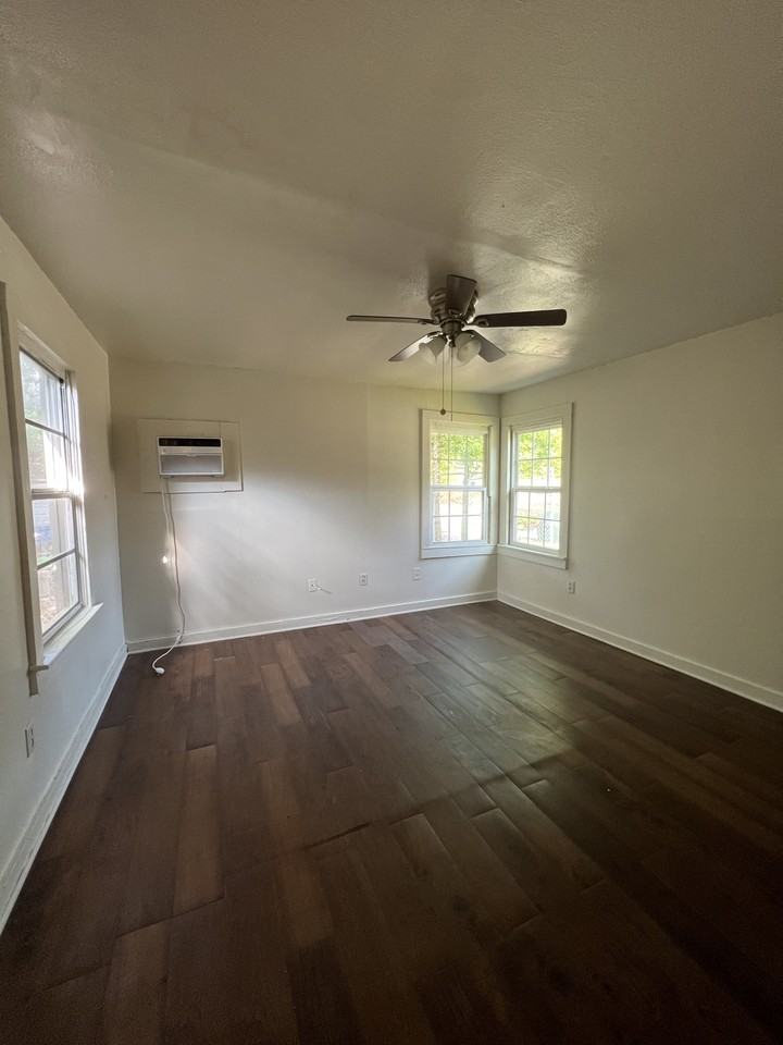 210 N Ross Ave #210 - Photo 5 of 14