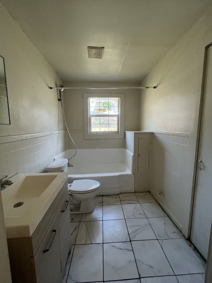 210 N Ross Ave #210 - Photo 6 of 14