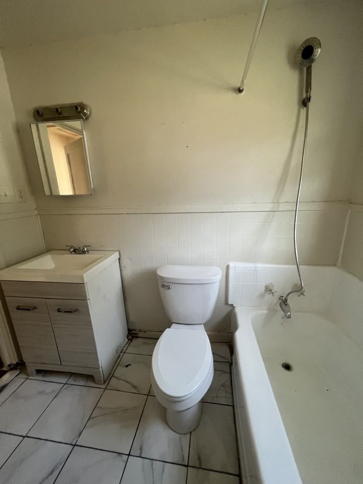 210 N Ross Ave #210 - Photo 7 of 14