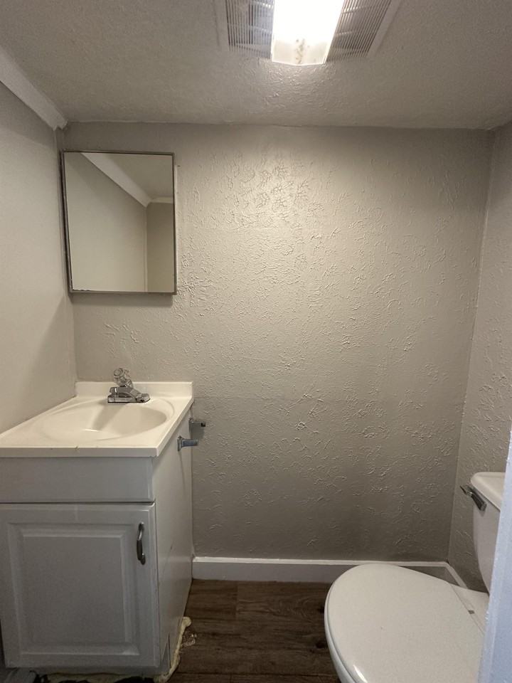 3828 E 11th St #1 - Photo 4 of 15