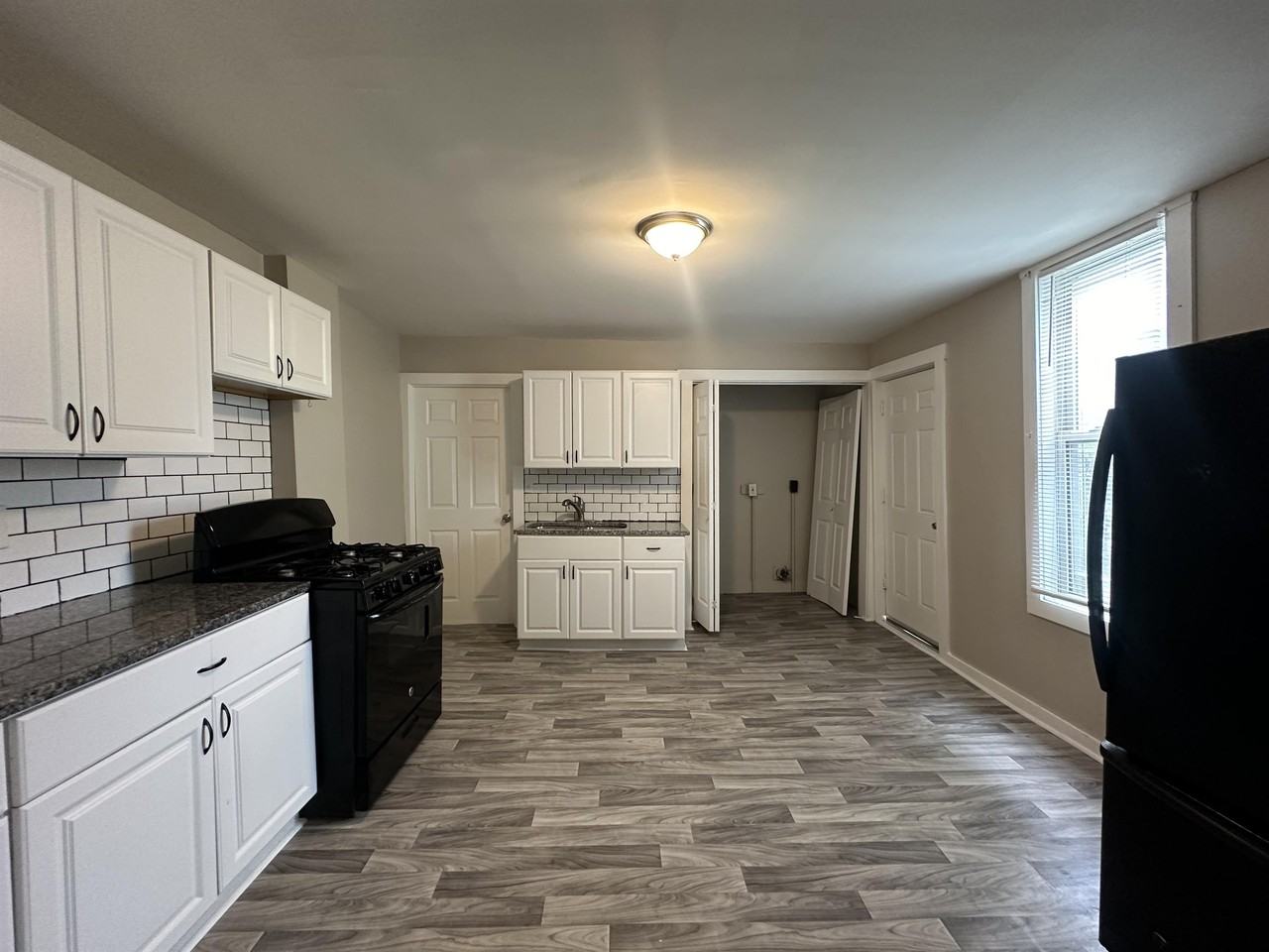 3828 E 11th St #1 - Photo 6 of 15