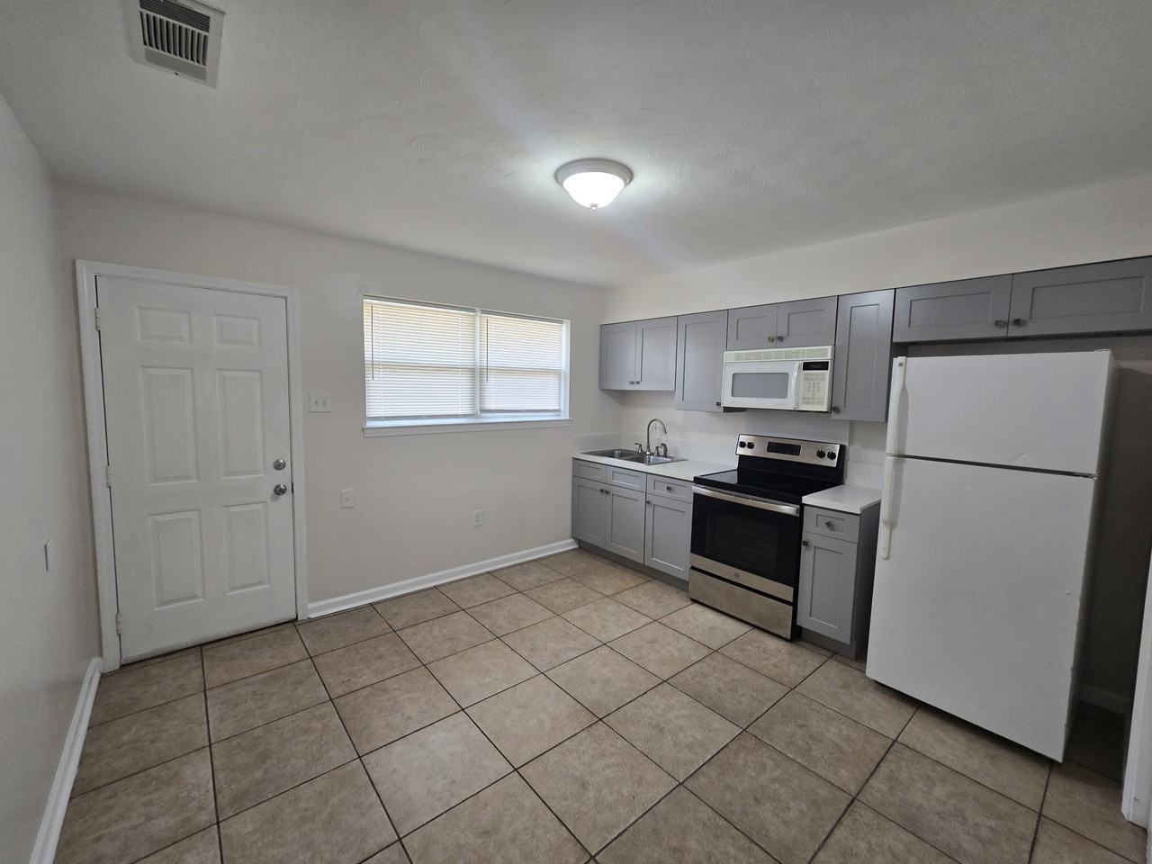 2006 Chalona Ln Apt 3b #3B - Photo 3 of 19