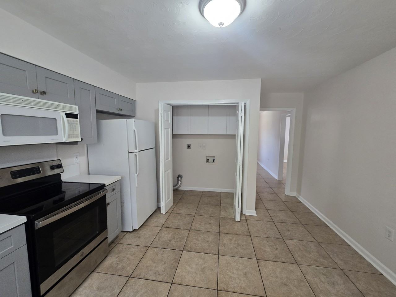 2006 Chalona Ln Apt 3b #3B - Photo 4 of 19