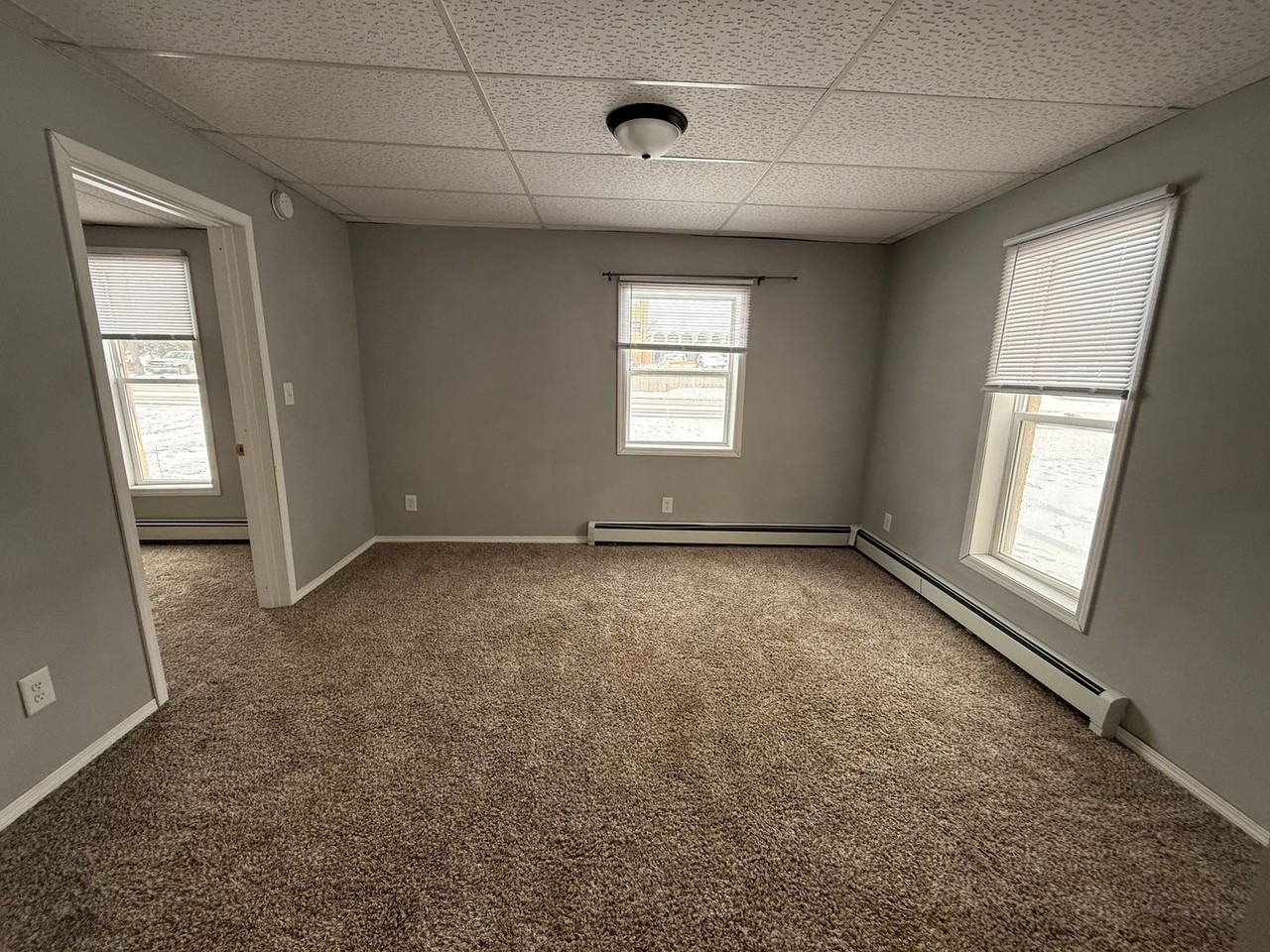 413 4th St Ne - Photo 4 of 18