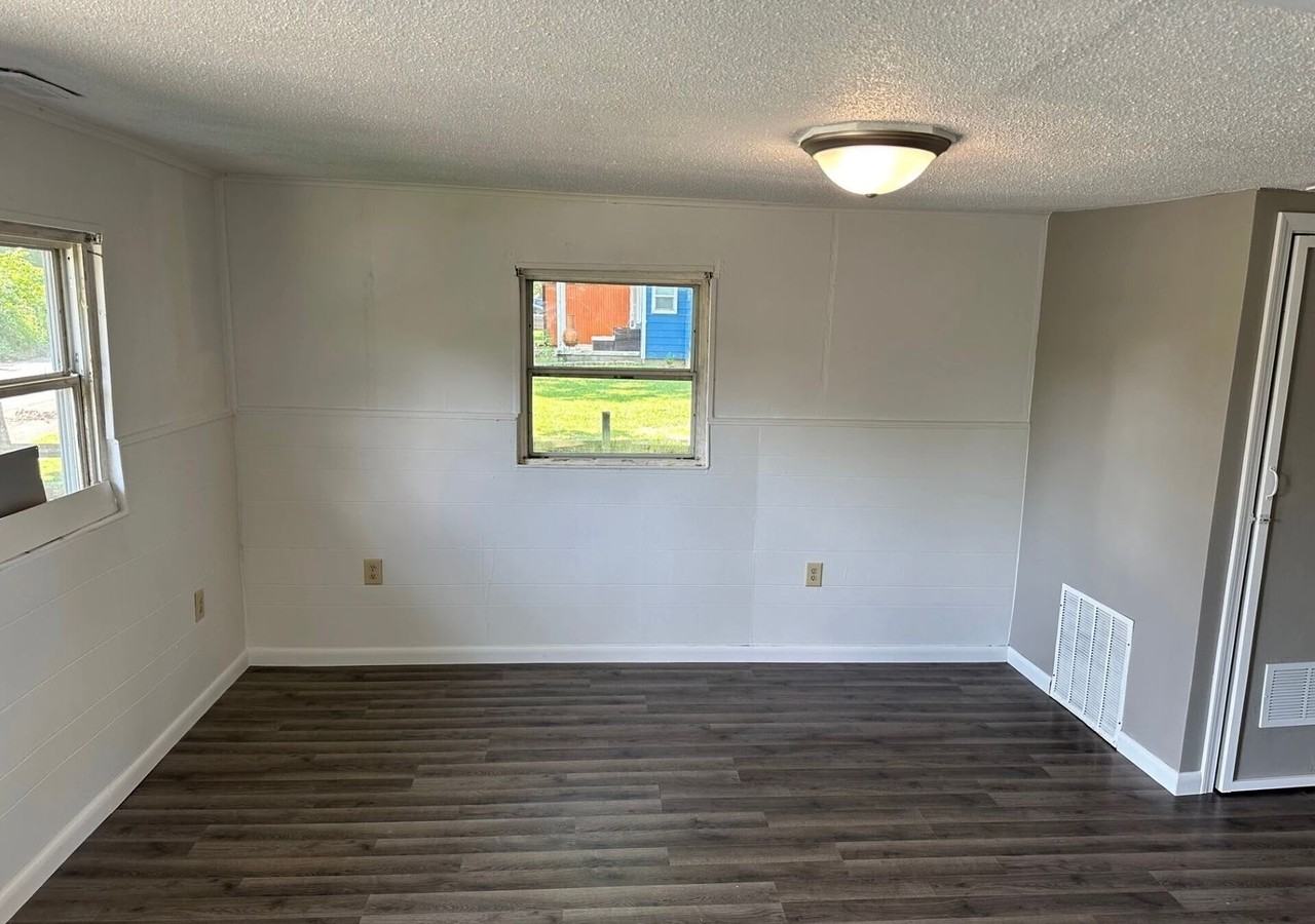 707 S Luick Ave - Photo 2 of 7