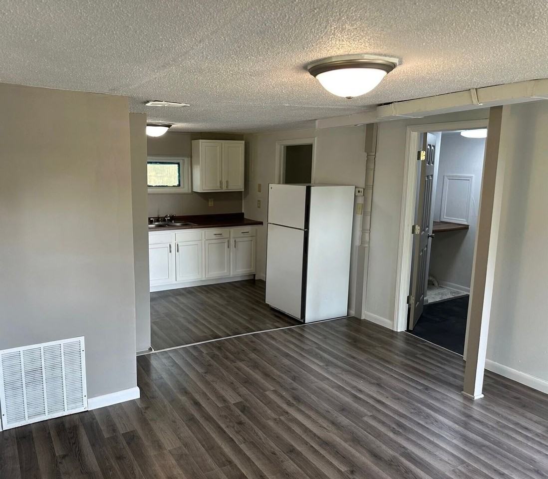 707 S Luick Ave - Photo 3 of 7