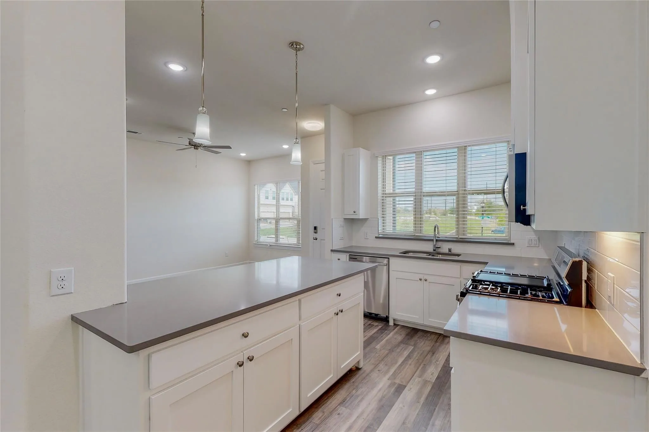 16154 Doe Lake Dr - Photo 3 of 15