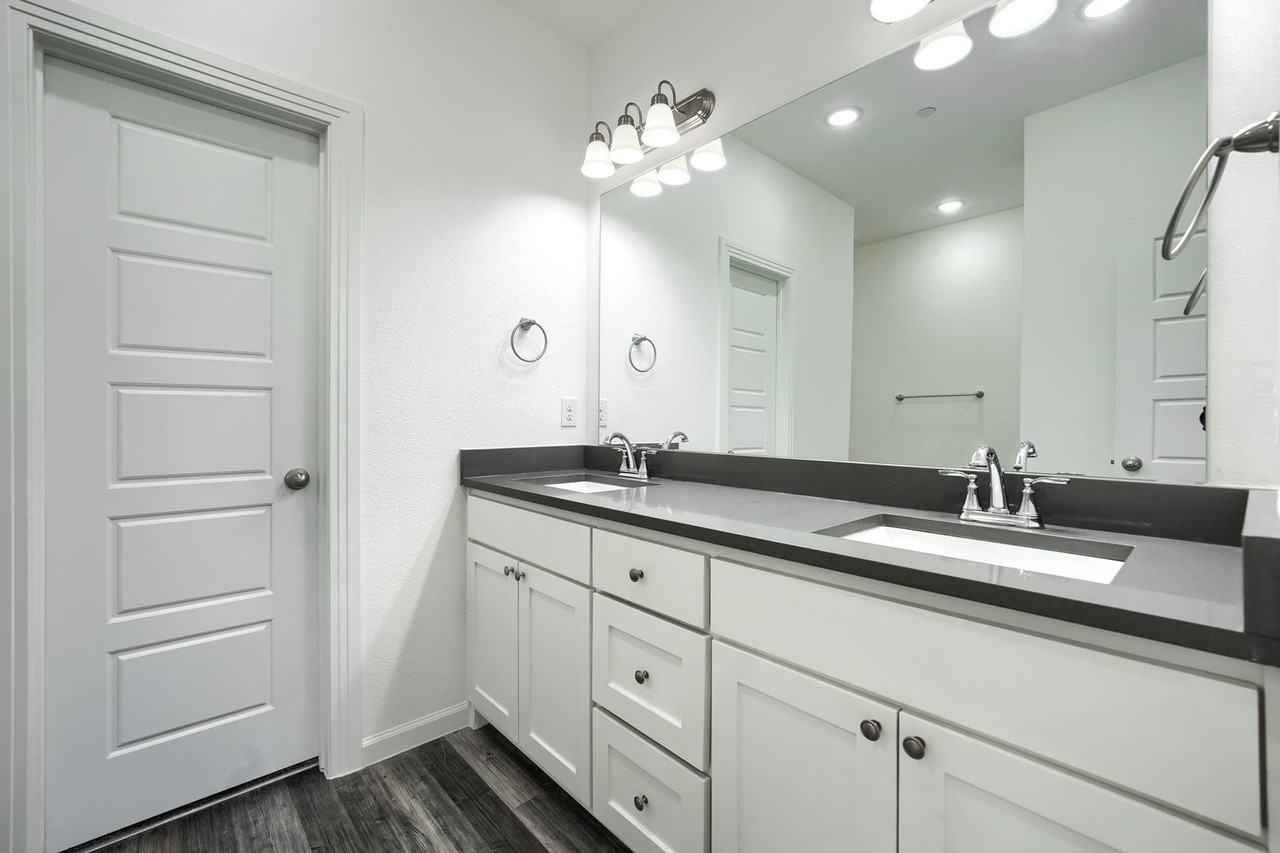 366 Buck Ridge Dr - Photo 3 of 17