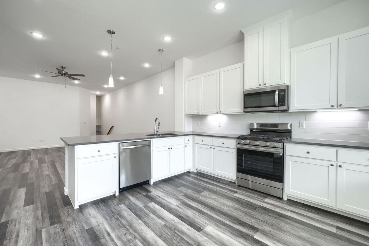 366 Buck Ridge Dr - Photo 4 of 17