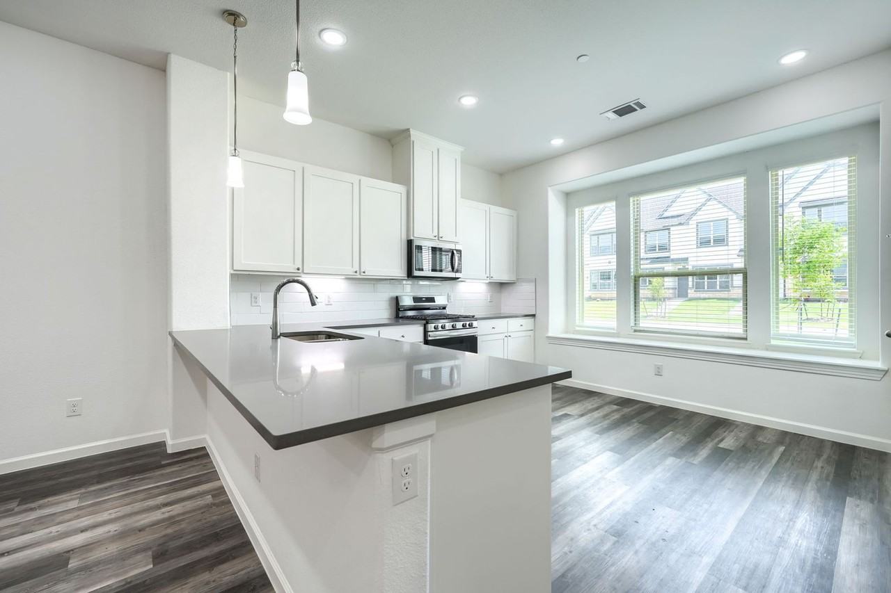 366 Buck Ridge Dr - Photo 5 of 17