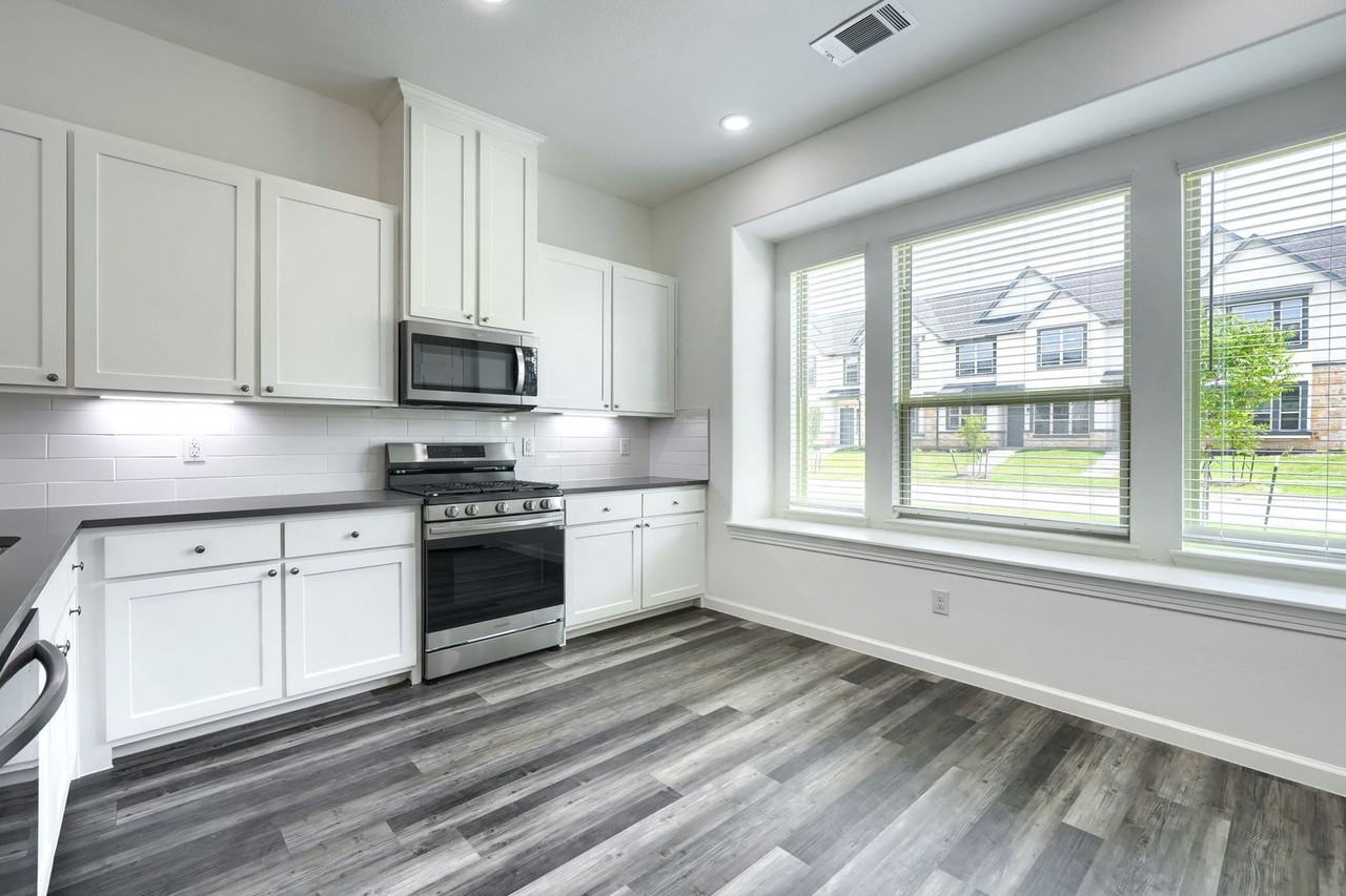 366 Buck Ridge Dr - Photo 6 of 17