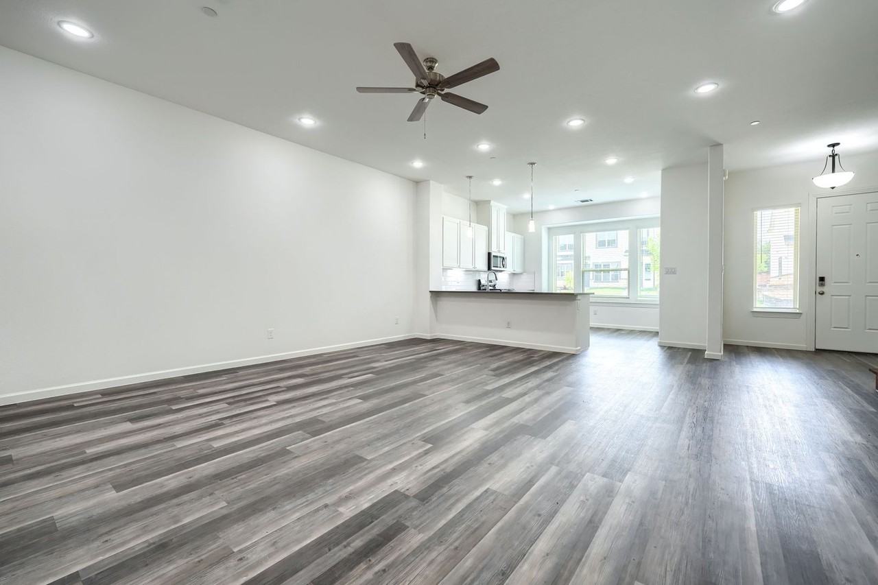 366 Buck Ridge Dr - Photo 7 of 17